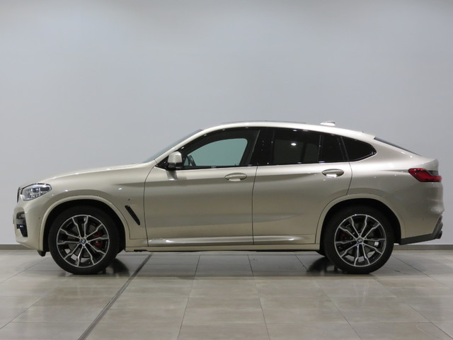 BMW X4 xDrive20d color Beige. Año 2021. 140KW(190CV). Diésel. En concesionario GANDIA Automoviles Fersan, S.A. de Valencia