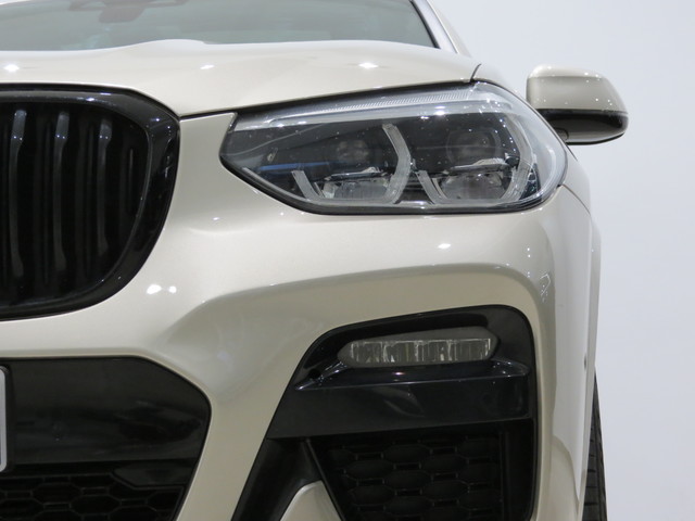 BMW X4 xDrive20d color Beige. Año 2021. 140KW(190CV). Diésel. En concesionario GANDIA Automoviles Fersan, S.A. de Valencia