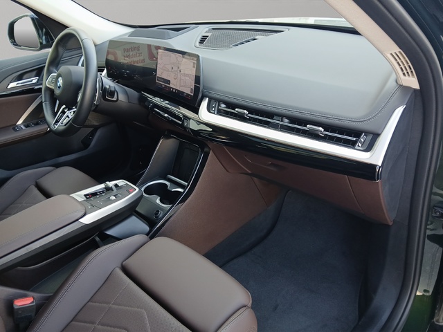 BMW X1 xDrive25e color Verde. Año 2024. 180KW(245CV). Híbrido Electro/Gasolina. En concesionario FINESTRAT Automoviles Fersan, S.A. de Alicante