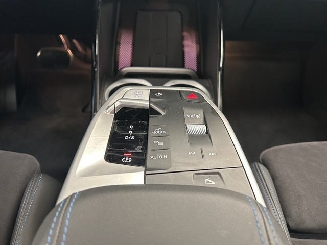 BMW X2 sDrive18d color Negro. Año 2024. 110KW(150CV). Diésel. En concesionario GANDIA Automoviles Fersan, S.A. de Valencia