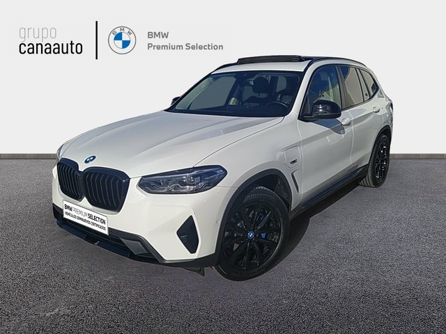 BMW X3 xDrive30e color Blanco. Año 2022. 215KW(292CV). Híbrido Electro/Gasolina. En concesionario CANAAUTO - TACO de Sta. C. Tenerife