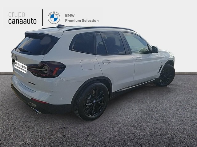 BMW X3 xDrive30e color Blanco. Año 2022. 215KW(292CV). Híbrido Electro/Gasolina. En concesionario CANAAUTO - TACO de Sta. C. Tenerife