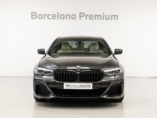 Fotos de BMW Serie 5 520d color Gris. Año 2023. 140KW(190CV). Diésel. En concesionario Barcelona Premium -- GRAN VIA de Barcelona