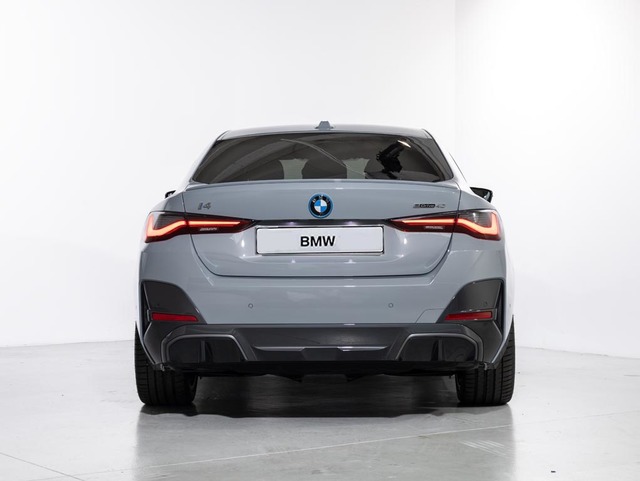 BMW i4 eDrive40 color Gris. Año 2024. 250KW(340CV). Eléctrico. En concesionario Oliva Motor Girona de Girona