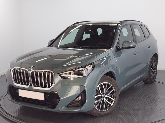 BMW X1 xDrive30e color Verde. Año 2024. 240KW(326CV). Híbrido Electro/Gasolina. En concesionario Proa Premium Palma de Baleares