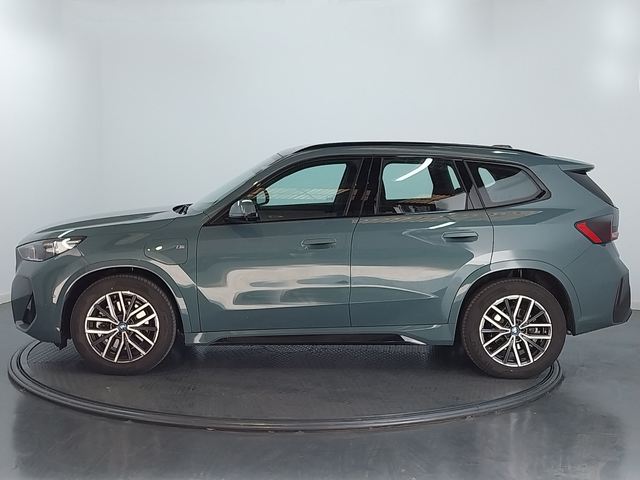 BMW X1 xDrive30e color Verde. Año 2024. 240KW(326CV). Híbrido Electro/Gasolina. En concesionario Proa Premium Palma de Baleares