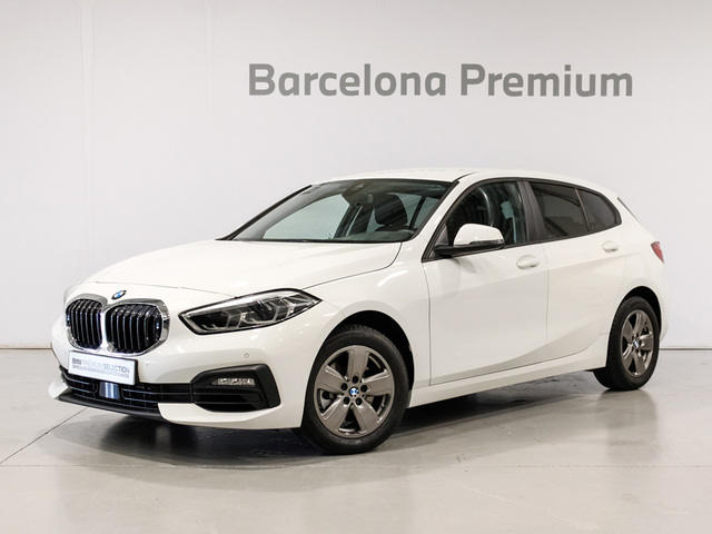 BMW Serie 1 118i color Blanco. Año 2021. 103KW(140CV). Gasolina. En concesionario Barcelona Premium -- GRAN VIA de Barcelona