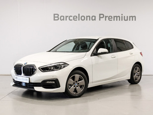 Fotos de BMW Serie 1 118i color Blanco. Año 2021. 103KW(140CV). Gasolina. En concesionario Barcelona Premium -- GRAN VIA de Barcelona