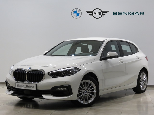 BMW Serie 1 118i color Blanco. Año 2020. 103KW(140CV). Gasolina. En concesionario EL VERGER Automoviles Fersan, S.A. de Alicante