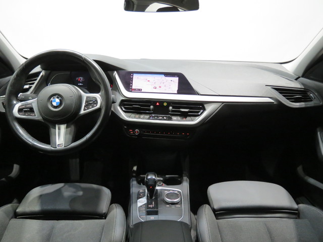 BMW Serie 1 118i color Blanco. Año 2020. 103KW(140CV). Gasolina. En concesionario EL VERGER Automoviles Fersan, S.A. de Alicante