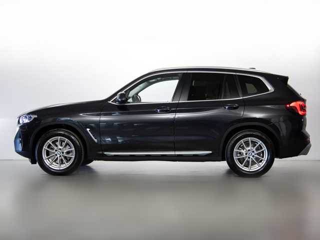 BMW X3 xDrive20i color Gris. Año 2024. 135KW(184CV). Gasolina. En concesionario Fuenteolid de Valladolid