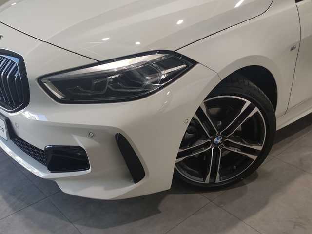 BMW Serie 1 118d color Blanco. Año 2024. 110KW(150CV). Diésel. En concesionario MOTOR MUNICH S.A.U  - Terrassa de Barcelona