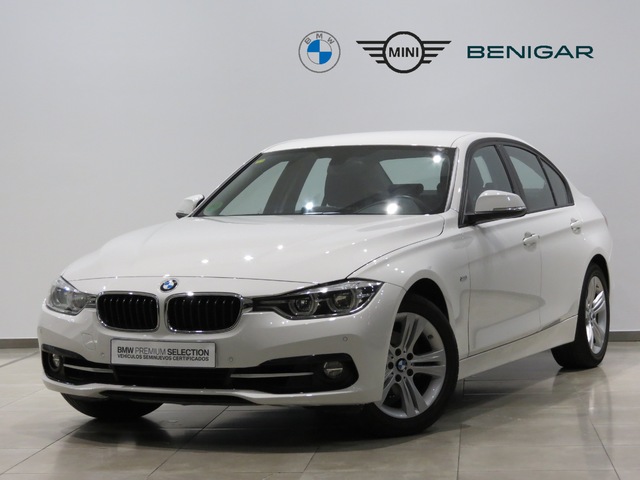 BMW Serie 3 318i color Blanco. Año 2018. 100KW(136CV). Gasolina. En concesionario GANDIA Automoviles Fersan, S.A. de Valencia