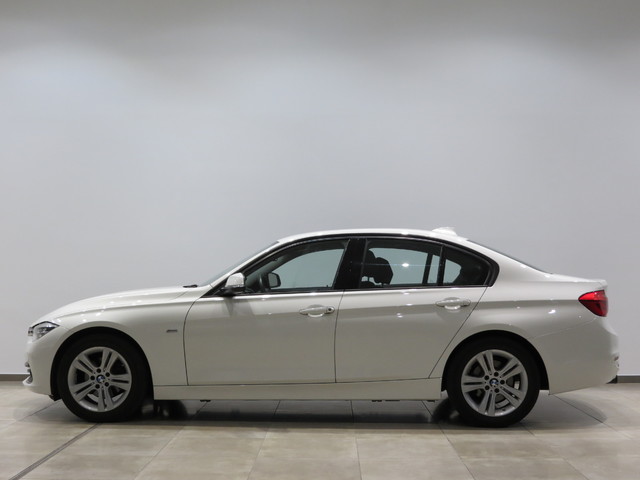 BMW Serie 3 318i color Blanco. Año 2018. 100KW(136CV). Gasolina. En concesionario GANDIA Automoviles Fersan, S.A. de Valencia