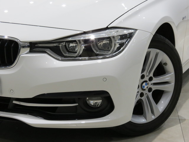 BMW Serie 3 318i color Blanco. Año 2018. 100KW(136CV). Gasolina. En concesionario GANDIA Automoviles Fersan, S.A. de Valencia