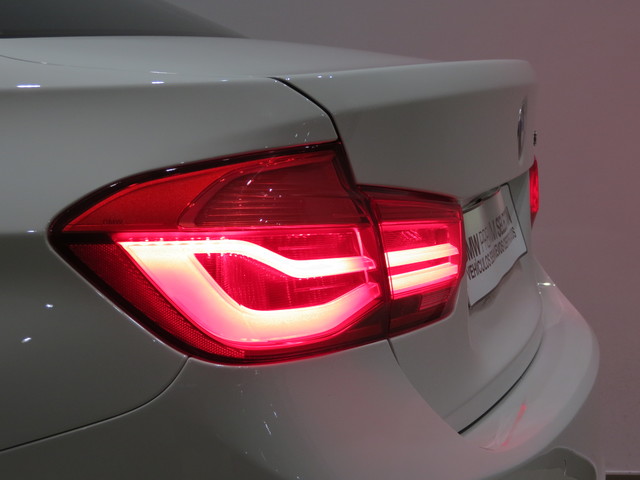 BMW Serie 3 318i color Blanco. Año 2018. 100KW(136CV). Gasolina. En concesionario GANDIA Automoviles Fersan, S.A. de Valencia