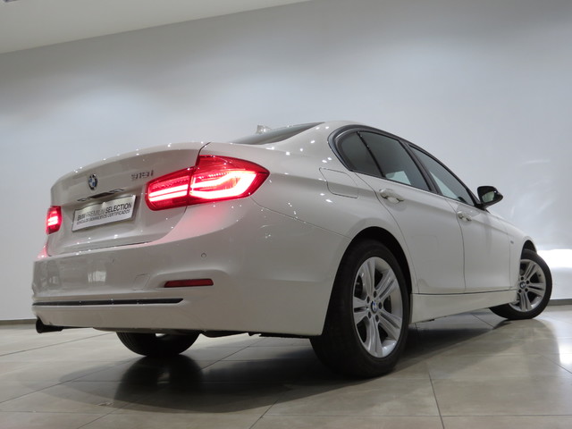 BMW Serie 3 318i color Blanco. Año 2018. 100KW(136CV). Gasolina. En concesionario GANDIA Automoviles Fersan, S.A. de Valencia