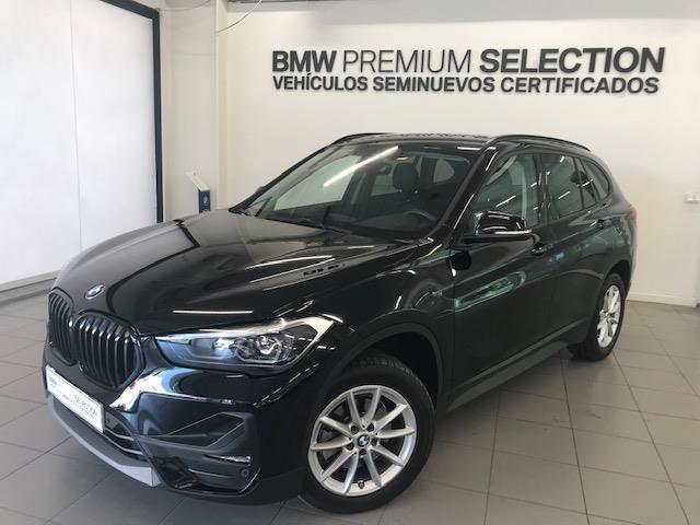 BMW X1 sDrive18d color Negro. Año 2021. 110KW(150CV). Diésel. En concesionario Lurauto Navarra de Navarra