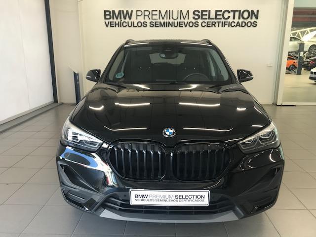 BMW X1 sDrive18d color Negro. Año 2021. 110KW(150CV). Diésel. En concesionario Lurauto Navarra de Navarra