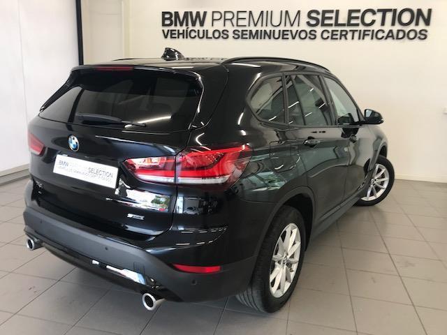 BMW X1 sDrive18d color Negro. Año 2021. 110KW(150CV). Diésel. En concesionario Lurauto Navarra de Navarra