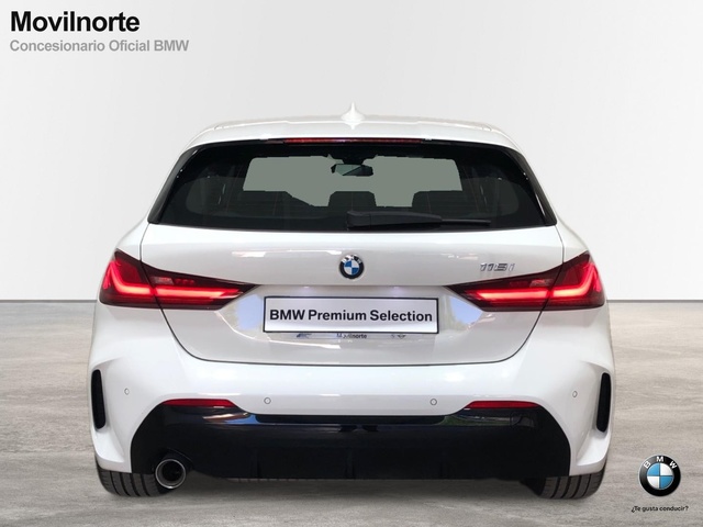 BMW Serie 1 118i color Blanco. Año 2021. 103KW(140CV). Gasolina. En concesionario Movilnorte El Plantio de Madrid