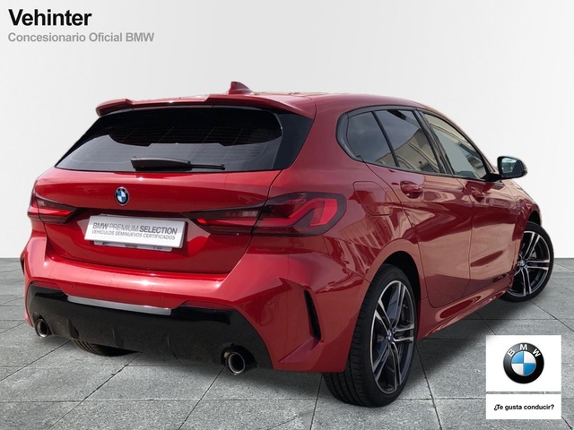 BMW Serie 1 118d color Rojo. Año 2023. 110KW(150CV). Diésel. En concesionario Vehinter Getafe de Madrid