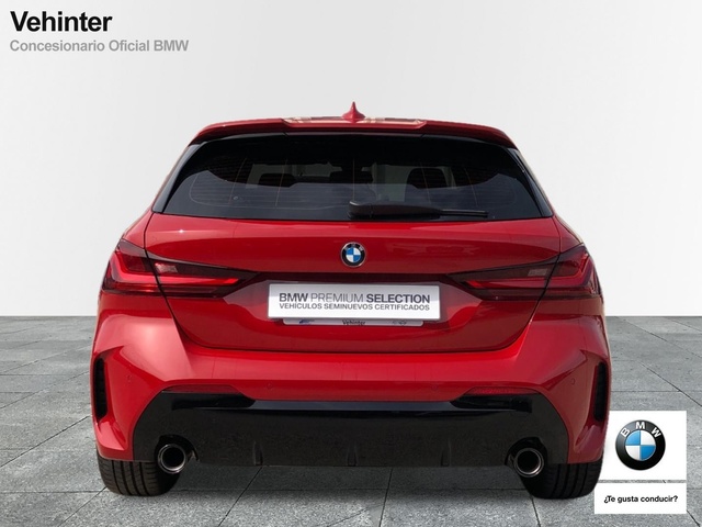 BMW Serie 1 118d color Rojo. Año 2023. 110KW(150CV). Diésel. En concesionario Vehinter Getafe de Madrid