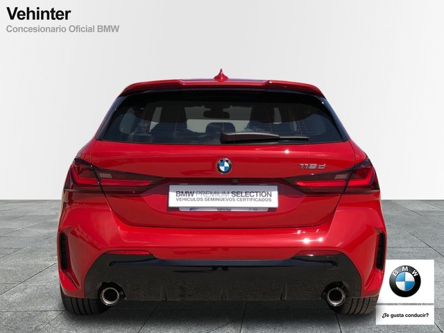 BMW Serie 1 118d color Rojo. Año 2023. 110KW(150CV). Diésel. En concesionario Vehinter Getafe de Madrid