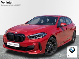 Fotos de BMW Serie 1 118d color Rojo. Año 2023. 110KW(150CV). Diésel. En concesionario Vehinter Getafe de Madrid