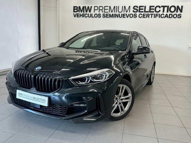 BMW Serie 1 118d color Negro. Año 2023. 110KW(150CV). Diésel. En concesionario Lurauto - Gipuzkoa de Guipuzcoa