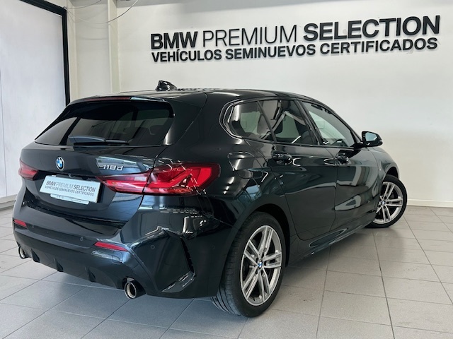 BMW Serie 1 118d color Negro. Año 2023. 110KW(150CV). Diésel. En concesionario Lurauto - Gipuzkoa de Guipuzcoa