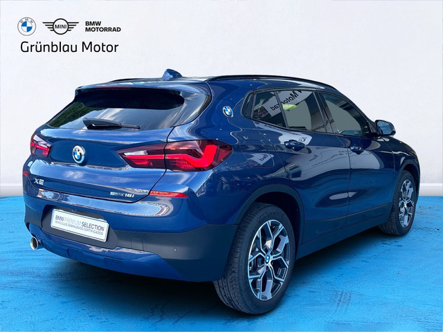 BMW X2 sDrive18i color Azul. Año 2023. 103KW(140CV). Gasolina. En concesionario Grünblau Motor (Bmw y Mini) de Cantabria