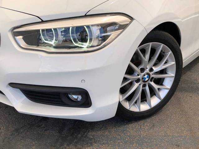 BMW Serie 1 118i color Blanco. Año 2019. 100KW(136CV). Gasolina. En concesionario Proa Premium Palma de Baleares