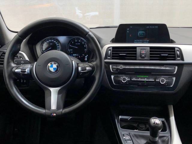 BMW Serie 1 118i color Blanco. Año 2019. 100KW(136CV). Gasolina. En concesionario Proa Premium Palma de Baleares