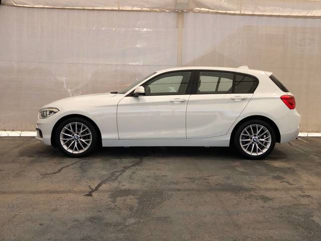 BMW Serie 1 118i color Blanco. Año 2019. 100KW(136CV). Gasolina. En concesionario Proa Premium Palma de Baleares