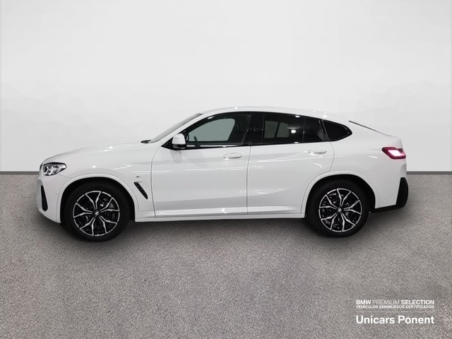 BMW X4 xDrive30d color Blanco. Año 2022. 210KW(286CV). Diésel. En concesionario Unicars Ponent de Lleida