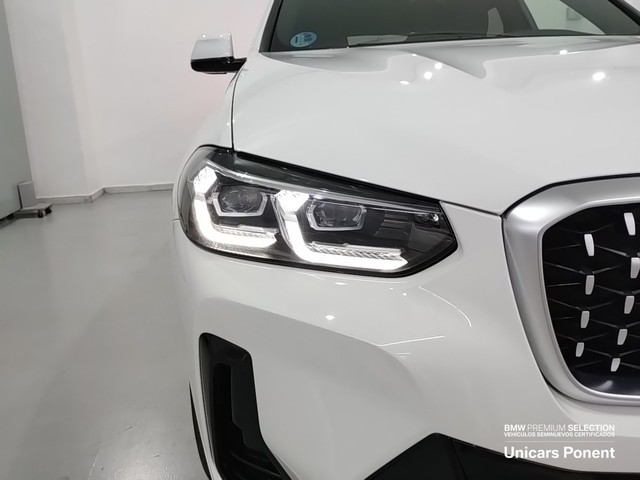 BMW X4 xDrive30d color Blanco. Año 2022. 210KW(286CV). Diésel. En concesionario Unicars Ponent de Lleida