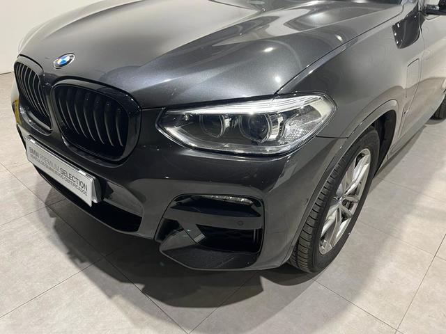 BMW X3 xDrive30e color Gris. Año 2022. 215KW(292CV). Híbrido Electro/Gasolina. En concesionario MOTOR MUNICH CADI SL-MANRESA de Barcelona