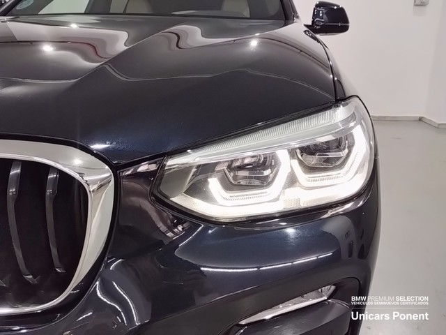 BMW X4 xDrive30d color Negro. Año 2019. 195KW(265CV). Diésel. En concesionario Unicars de Lleida