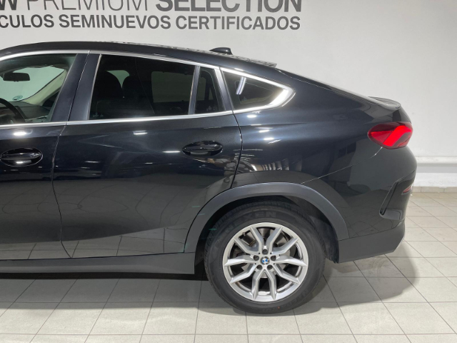 BMW X6 xDrive30d color Negro. Año 2020. 195KW(265CV). Diésel. En concesionario Hispamovil Elche de Alicante