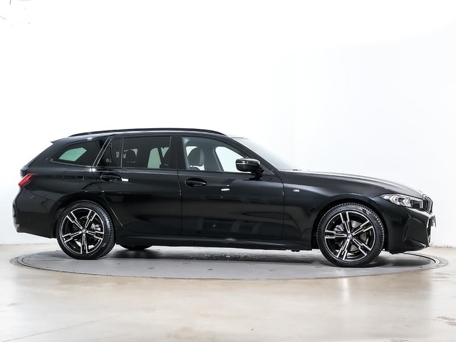BMW Serie 3 320d Touring color Negro. Año 2024. 140KW(190CV). Diésel. En concesionario Oliva Motor Tarragona de Tarragona