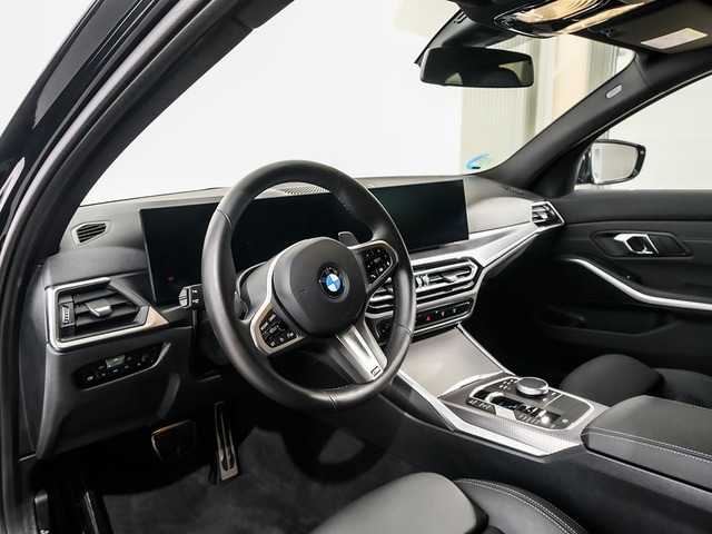 BMW Serie 3 320d Touring color Negro. Año 2024. 140KW(190CV). Diésel. En concesionario Oliva Motor Tarragona de Tarragona
