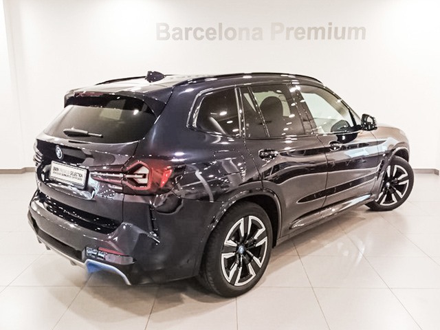 BMW iX3 M Sport color Negro. Año 2023. 210KW(286CV). Eléctrico. En concesionario Barcelona Premium -- GRAN VIA de Barcelona