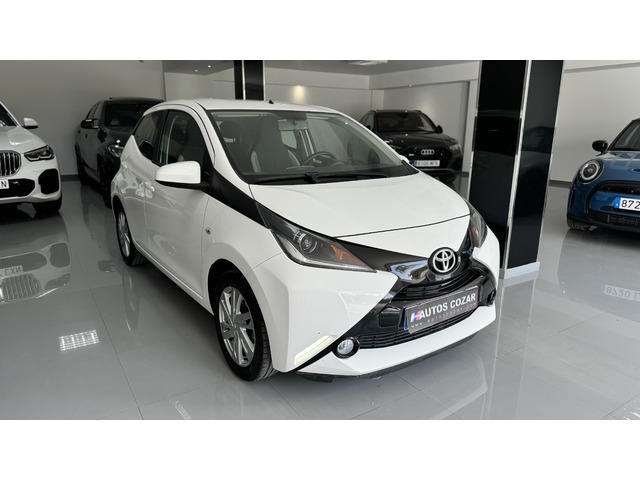 Toyota Aygo 1.0 70 x-play 51 kW (69 CV)