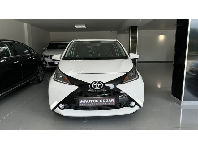 Toyota Aygo 1.0 70 x-play 51 kW (69 CV)