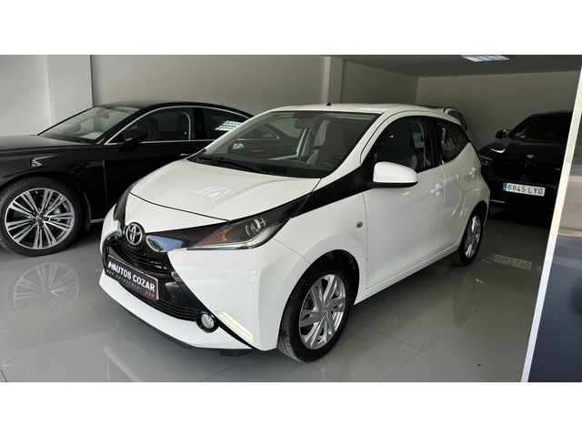 Toyota Aygo 1.0 70 x-play 51 kW (69 CV)