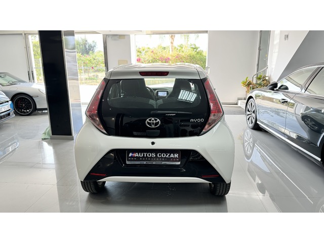 Toyota Aygo 1.0 70 x-play 51 kW (69 CV)