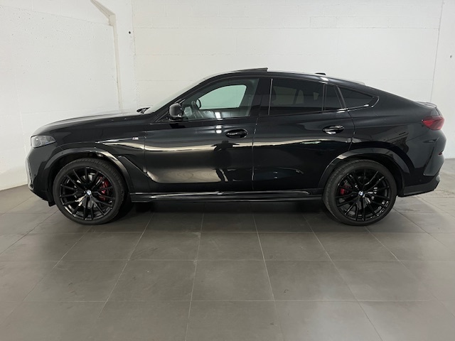 BMW X6 xDrive30d color Negro. Año 2024. 210KW(286CV). Diésel. En concesionario Amiocar S.A. de Coruña