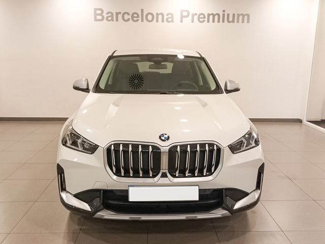 BMW X1 sDrive20i color Blanco. Año 2024. 125KW(170CV). Gasolina. En concesionario Barcelona Premium -- GRAN VIA de Barcelona