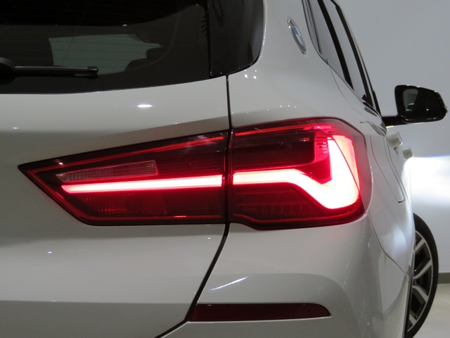 BMW X2 sDrive20i color Blanco. Año 2020. 141KW(192CV). Gasolina. En concesionario GANDIA Automoviles Fersan, S.A. de Valencia